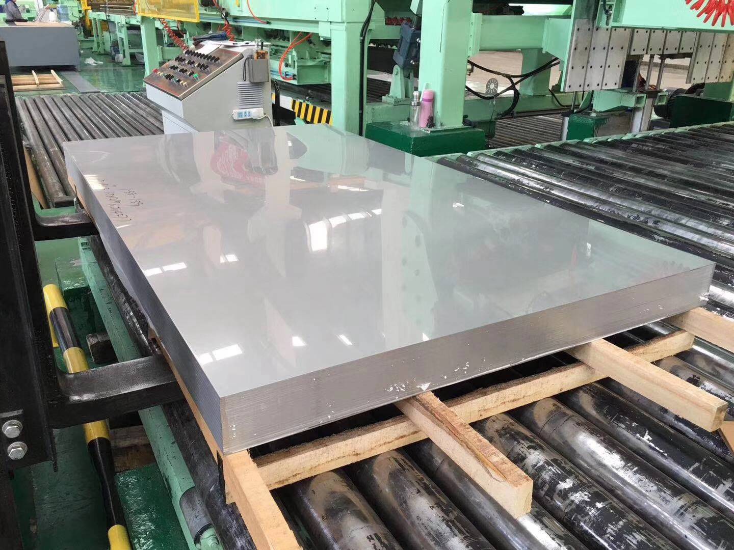 Stainless steel cold-rolled plate